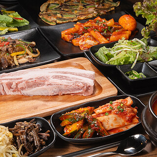 トンチキン - 料理写真:韓国の料理を幅広く楽しめるディナーセット