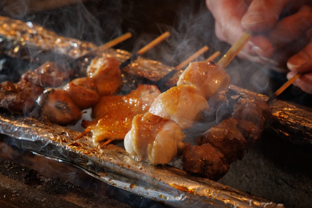 希少な「錦爽どり」をガブリ！ 人気酒場「青山一丁目たぬき」姉妹店の焼き鳥専門店が誕生（東京・青山一丁目）